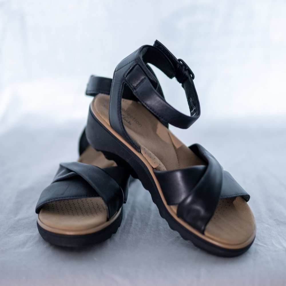 Clarks super comfy leather strap sandals